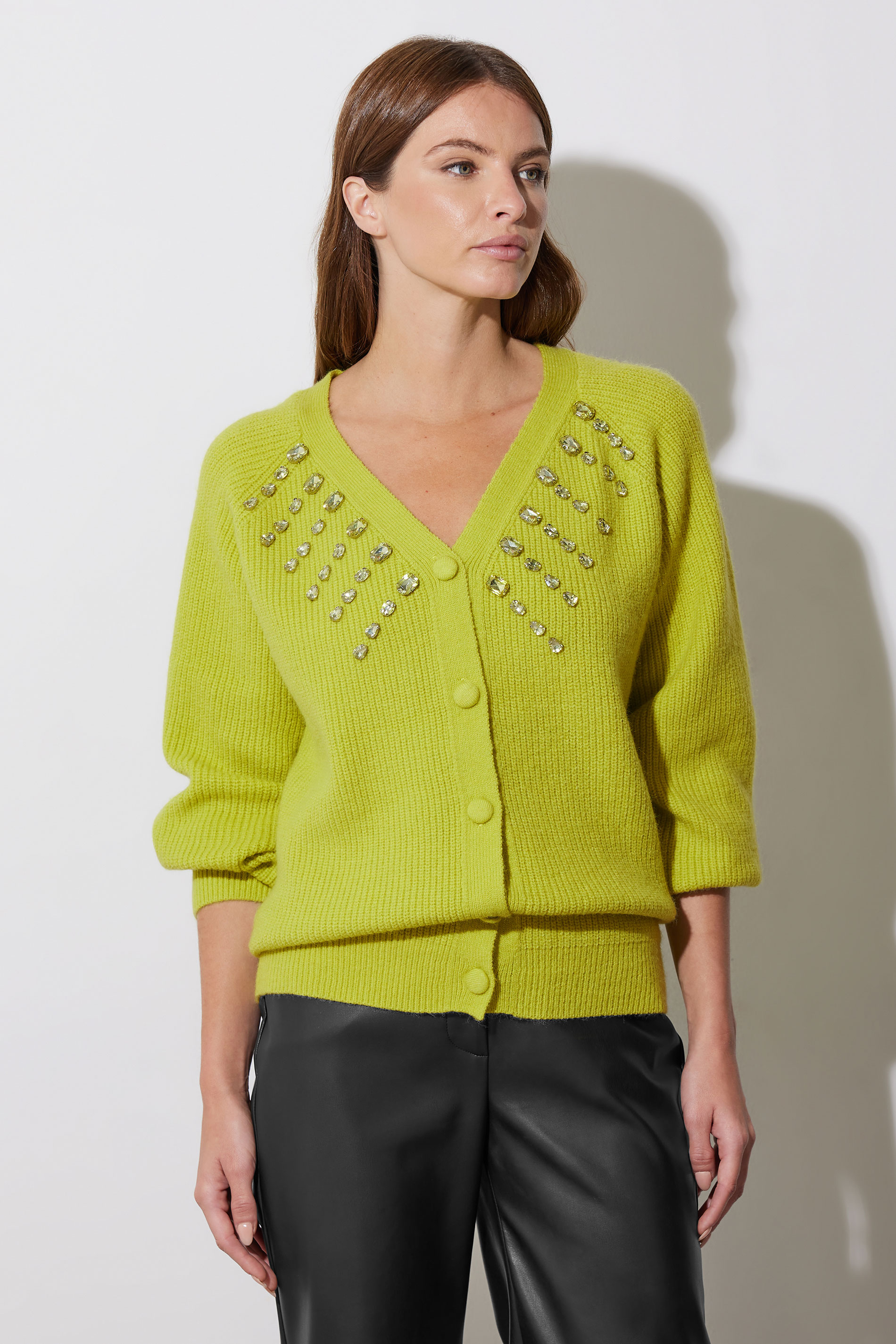 アパルトモン　GOLD BUTTON V/N CARDIGAN Women's Knit Sweater Sets Large Gold Button V-Neck Cardigan